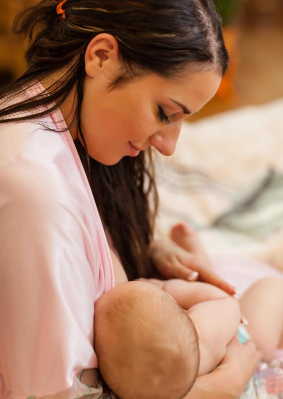 A breastfeeding goes around the mother's waist in order to support the baby.