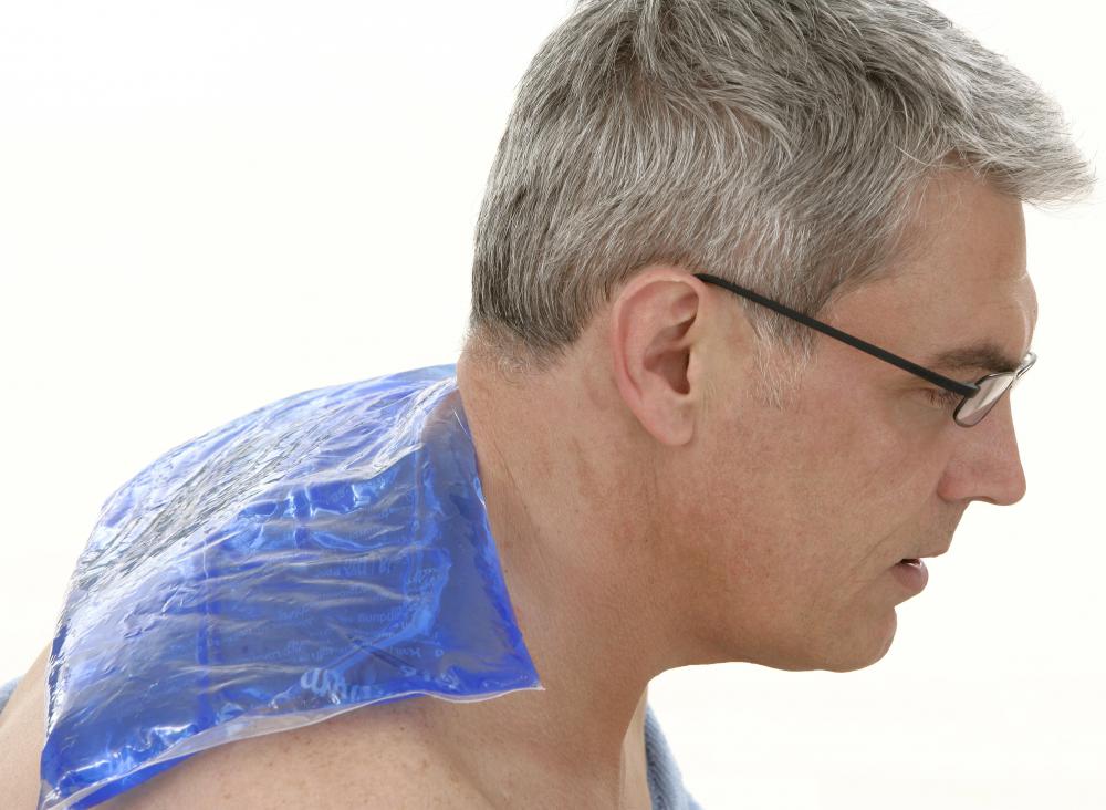 A gel pack can be used to soothe neck pain caused by using non-supportive pillows.
