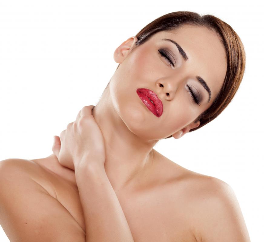 Using a bath pillow may help reduce neck strain while taking a bath.